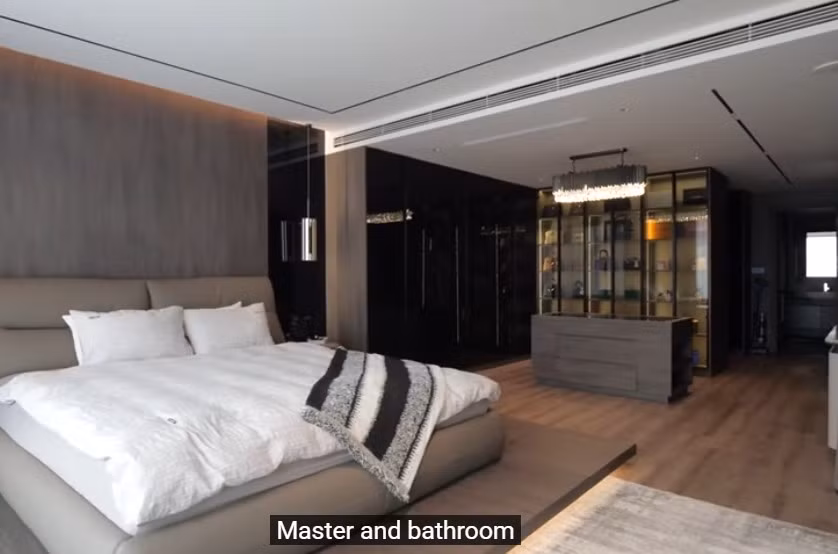 Toàn bộ 120m2 tầng 4 được sử dụng làm không gian phòng ngủ master và phòng tắm. Ảnh chụp màn hình NhaF