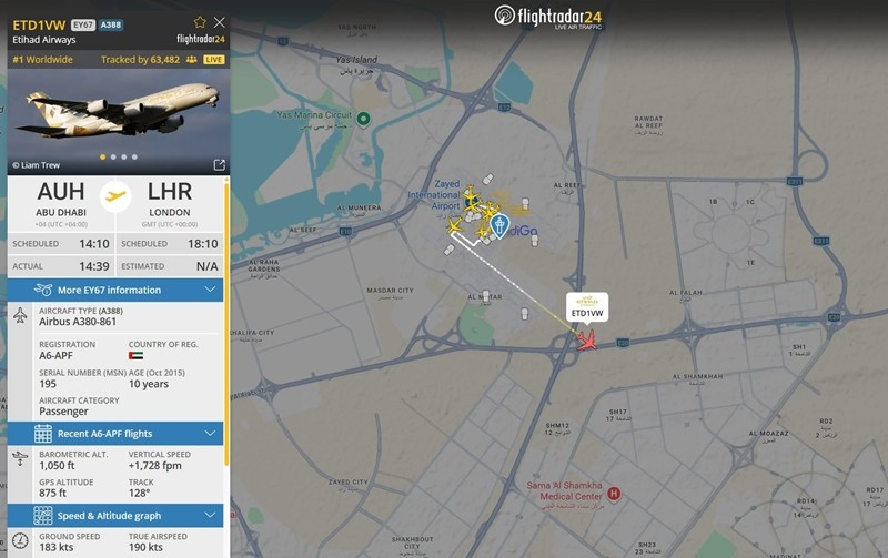 Ngày 2/3, dữ liệu từ Flightradar24 cho thấy một chiếc Airbus 380 của Etihad Airways bay đến sân bay Heathrow (LHR) ở London là chiếc đầu tiên rời Abu Dhabi. Ảnh: Tapchihangkhong