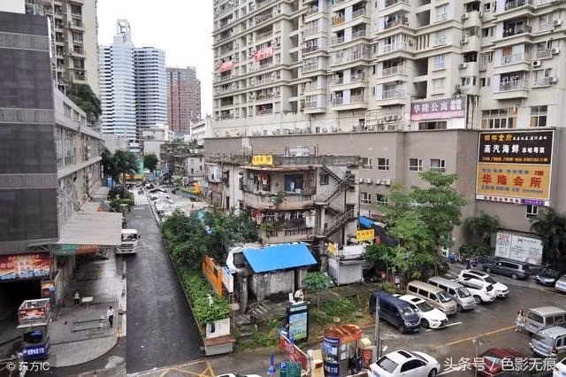 Tọa lạc tại ngã tư đường Trung Hưng và đường Lạc Viên, quận La Hồ, Thâm Quyến (Trung Quốc), ngôi nhà 3 tầng cũ kỹ được xây dựng vào khoảng năm 1980, trên lô đất rộng 600m2. Ảnh: Sina