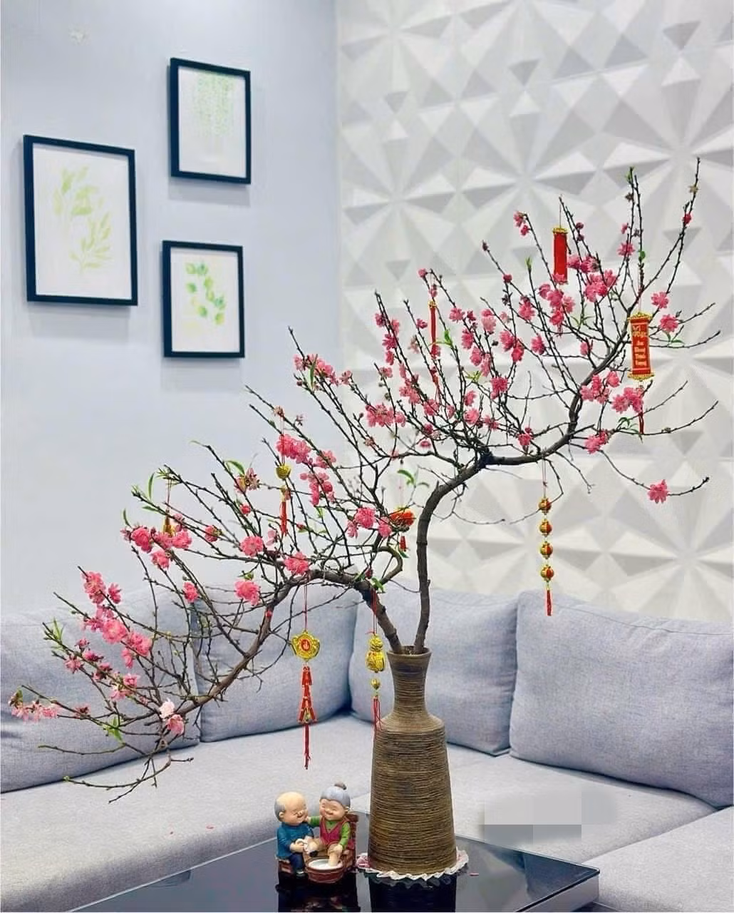 Với kích thước nhỏ xinh, đào huyền mini thích hợp để trên bàn trà phòng khách nhỏ hoặc bàn làm việc. Ảnh: FB Vũ Huyền