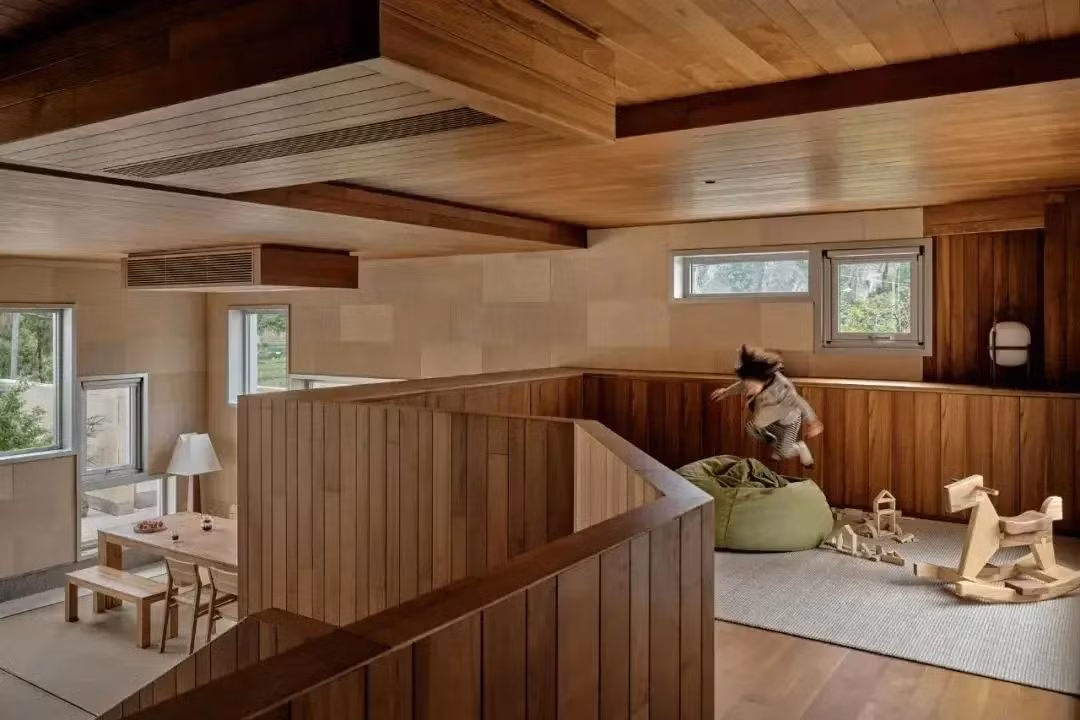 Nhà bếp được hạ thấp nửa tầng. Ảnh: Sohu