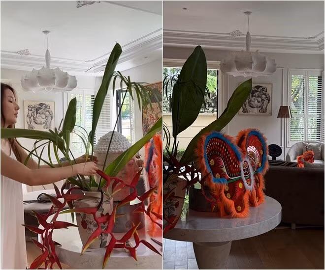 Phòng khách nhẹ nhàng với tông trắng chủ đạo, có cửa kính nhìn ra khoảng xanh. Ảnh: chụp màn hình