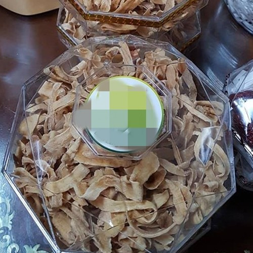 Trên thị trường, mứt đinh lăng thường được đóng gói 200g hoặc 500g. Gói 200g giá dao động từ 110.000 - 150.000 đồng. Ảnh: Shopee