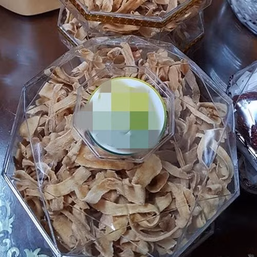 Trên thị trường, mứt đinh lăng thường được đóng gói 200g hoặc 500g. Gói 200g giá dao động từ 110.000 - 150.000 đồng. Ảnh: Shopee