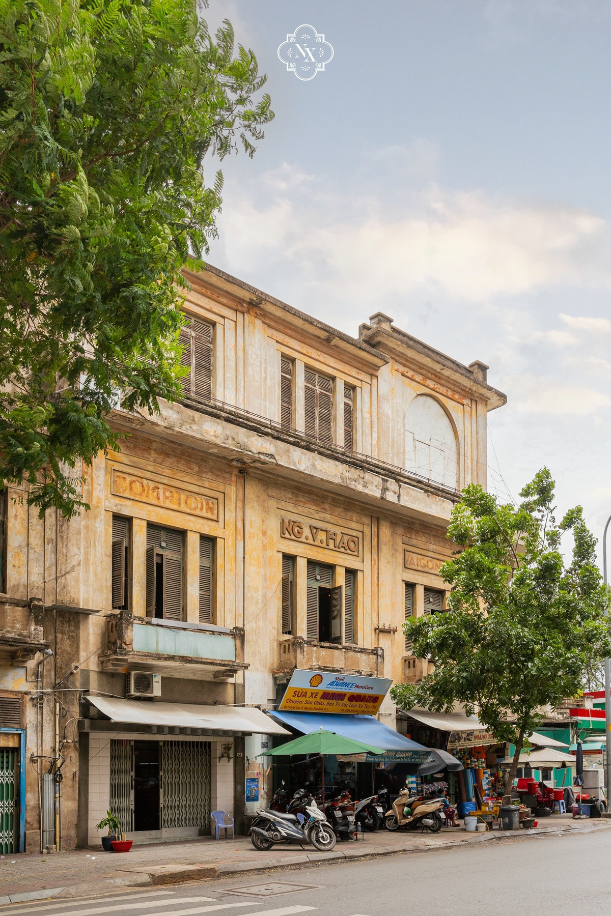 Phần ngoại thất đã xuống cấp nhưng nội thất bên trong biệt thự vẫn rất chắc chắn. Ảnh: FB Nguyễn Xuân