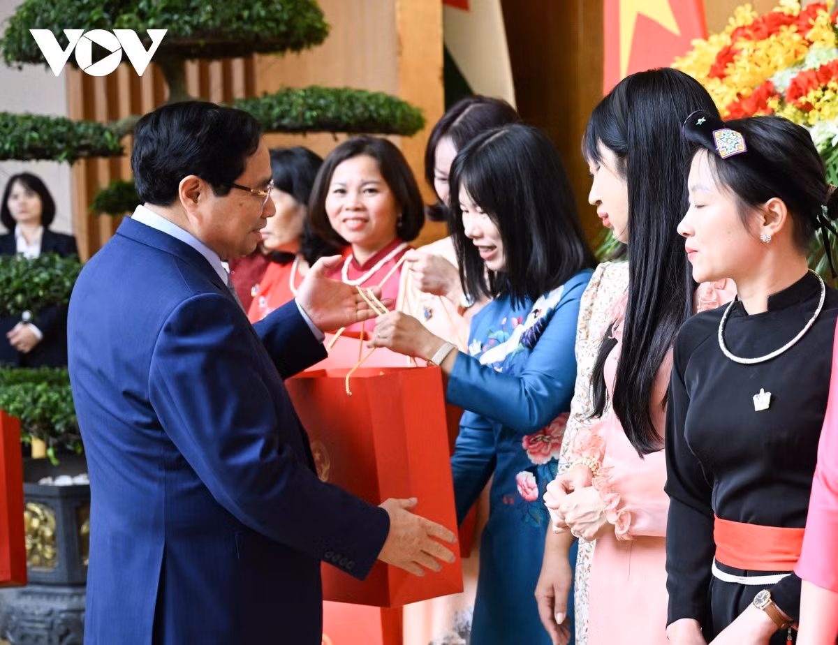 Thủ tướng tin tưởng mỗi thầy giáo, cô giáo tiếp tục là tấm gương sáng về rèn đức - luyện tài, yêu nghề - yêu người.