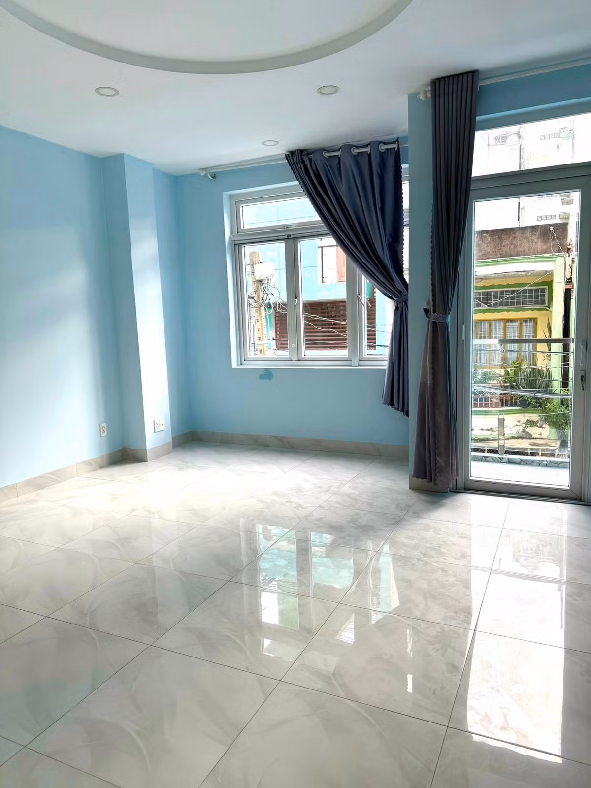 Các phòng đều có cửa sổ lớn lấy ánh sáng tự nhiên. Ảnh: FBNV