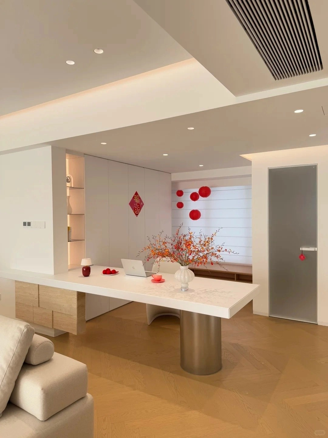 Các chi tiết trang trí có kích thước vừa phải, dễ tháo lắp sau dịp lễ. Ảnh: Xiaohongshu