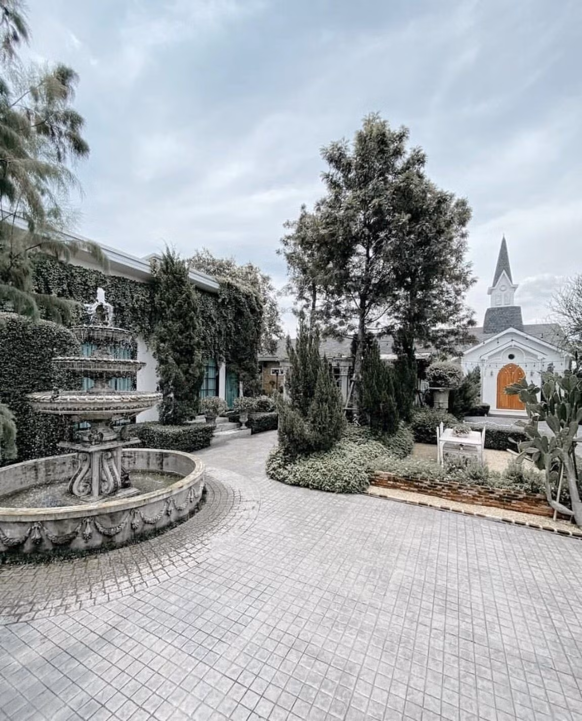 Ngoài diện tích rộng với sức chứa 200 - 300 người, căn biệt thự còn gây ấn tượng bởi sự sang trọng, góc nào cũng toát lên vẻ đẹp xa hoa, đẳng cấp. Ảnh: Khaosod