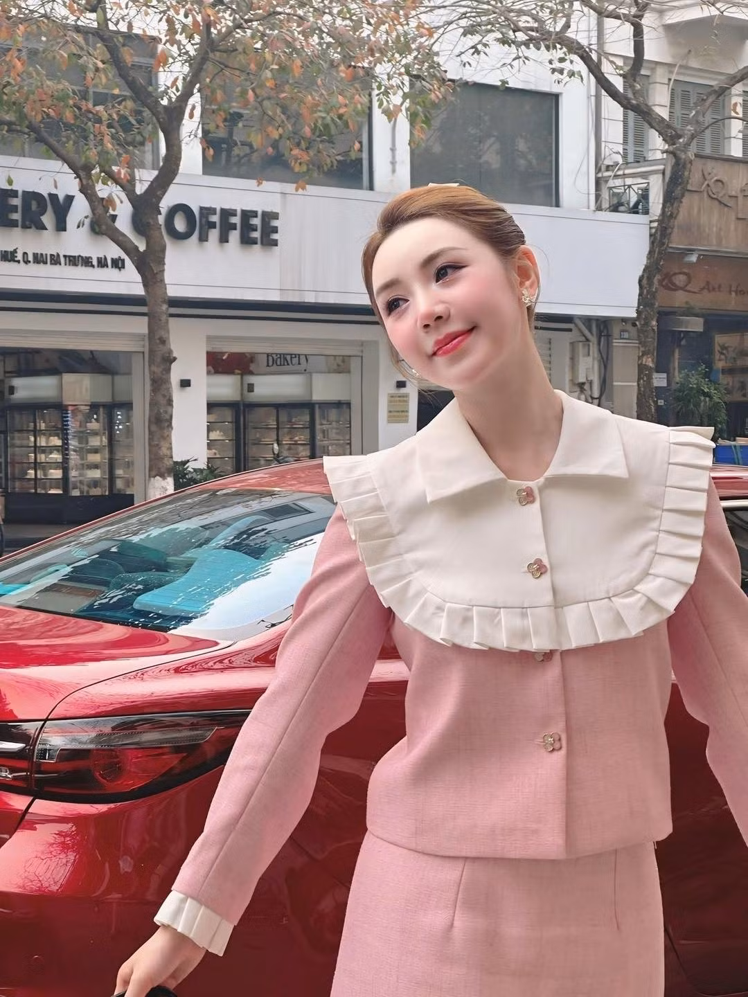 Nữ diễn viên còn lấn sân kinh doanh khi mở một quán cafe vintage ở Hà Nội. Ảnh: FBNV