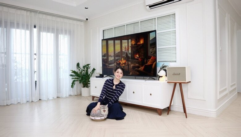 Tháng 7 vừa qua, sau gần 3 năm dọn về ở, cặp đôi cải tạo cho căn hộ. Bình An - Phương Nga tập trung sửa trần nhà, sàn và toàn bộ màu sơn. Ảnh: FBNV