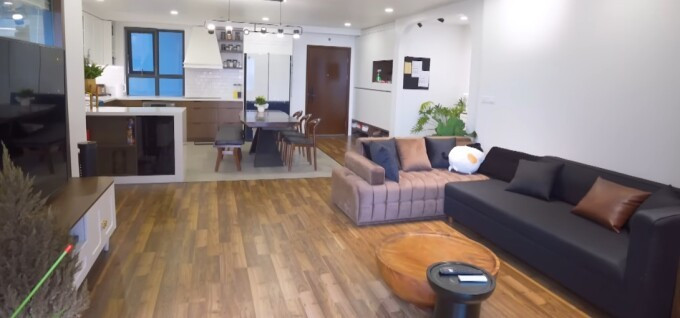 Trước khi cải tạo, không gian phòng khách trông tối, chật hẹp và kém sang. Ảnh: FBNV