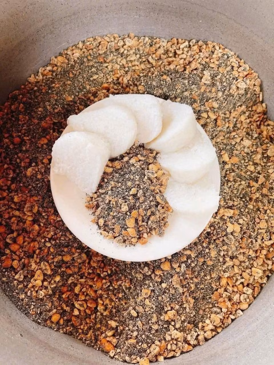 Đặc biệt, một số sản phẩm cao cấp được quảng cáo gồm 8-9 loại hạt, giàu dưỡng chất hơn loại thông thường. Ảnh: Facebook