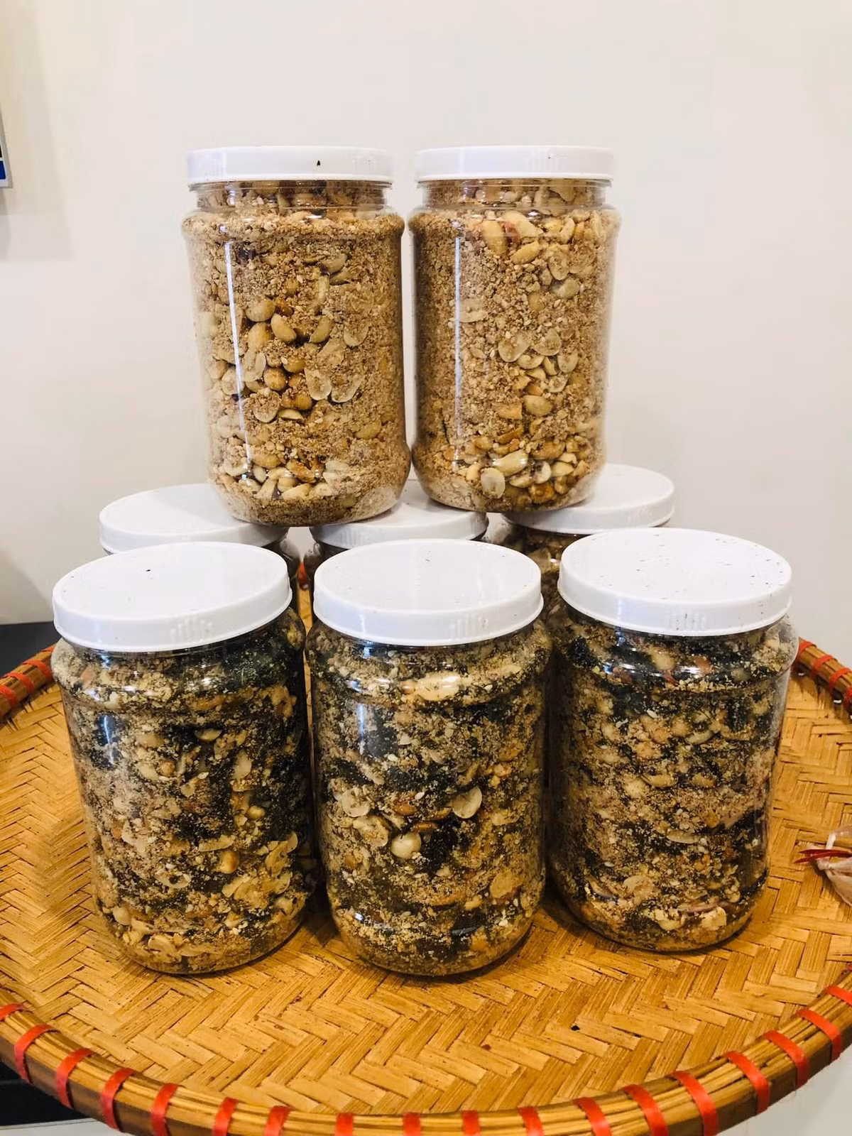 Mức giá phụ thuộc vào chất lượng nguyên liệu và số lượng hạt được phối trộn. Ảnh: Facebook