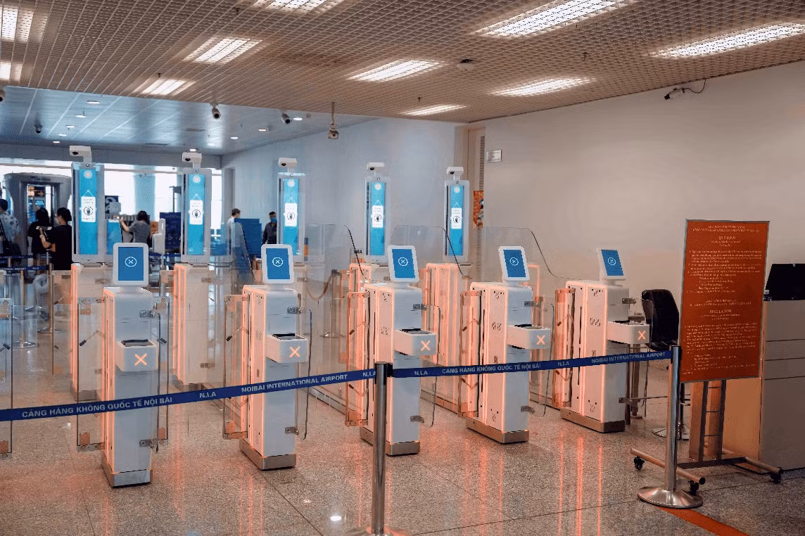 Cảng hàng không quốc tế Nội Bài cũng đẩy mạnh chuyển đổi số, triển khai mô hình điều phối khai thác A-CDM, góp phần tăng hiệu quả vận hành, cải thiện tỷ lệ đúng giờ và giảm tiêu hao nhiên liệu. Ảnh: Noibaiairport