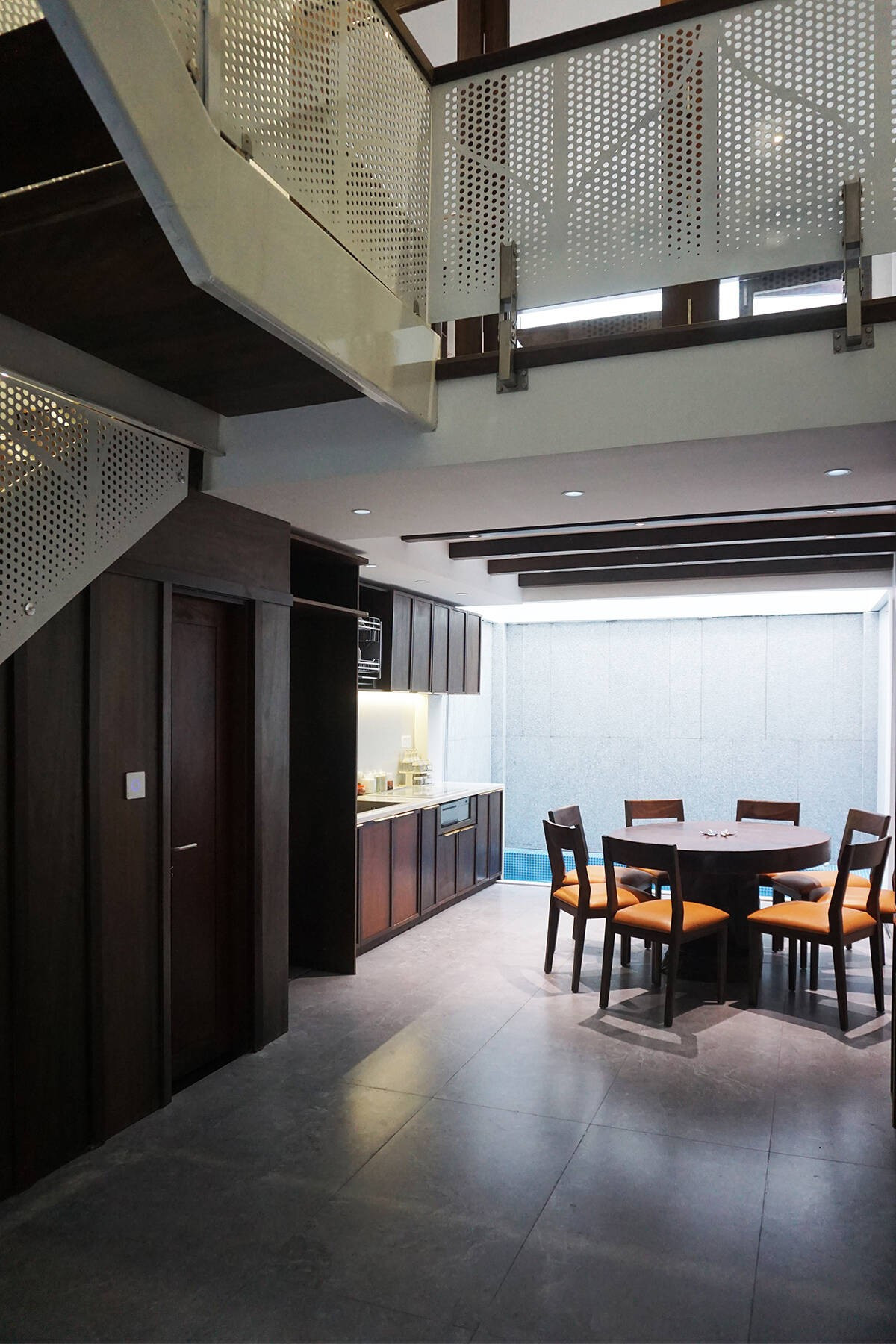 Phòng bếp thiết kế tối giản. Ảnh: Lê Quang Bình