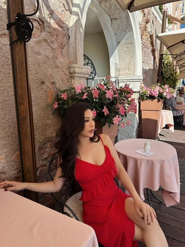 Hoa hậu Thu Hoài sở hữu khối tài sản đáng nể gồm nhiều bất động sản giá trị, siêu xe và bộ sưu tập hàng hiệu đắt đỏ. Một trong số đó là dinh thự tráng lệ tại Đà Lạt. Ảnh: FBNV