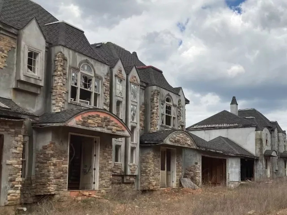 View - Bên trong khu nghỉ dưỡng hơn 42.000 tỷ đồng bị bỏ hoang cả thập kỷ | Báo Tri thức và Cuộc sống - TIN TỨC PHỔ BIẾN KIẾN THỨC 24H