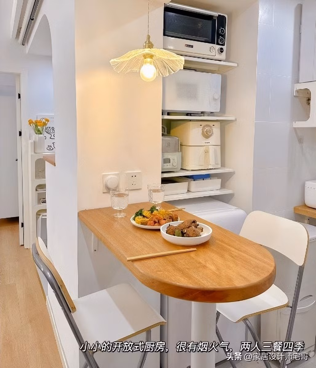 Kệ mở để lò vi sóng, nồi chiên và thiết bị nhỏ. Ảnh: Sohu