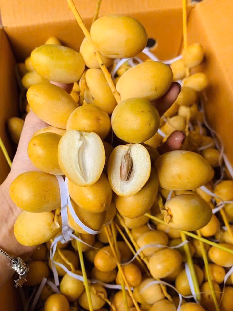 Theo người bán, chà là giá rẻ đang bán đầy chợ có nguồn gốc từ Thái Lan. Ảnh: Facebook