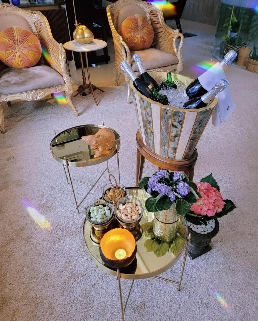 Trong một vài hình ảnh hiếm hoi đăng tải trên trang cá nhân, NTK Công Trí từng để lộ góc nhỏ trong cơ ngơi của mình. Ảnh: FBNV