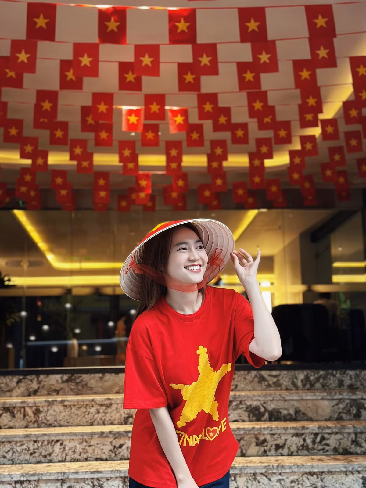 Không chỉ thành công ở lĩnh vực phim ảnh, Ninh Dương Lan Ngọc (sinh năm 1990), còn năng nổ tham gia nhiều gameshow truyền hình, trở thành gương mặt quen thuộc với khán giả, đặc biệt ở khu vực phía Nam. Ảnh: FBNV