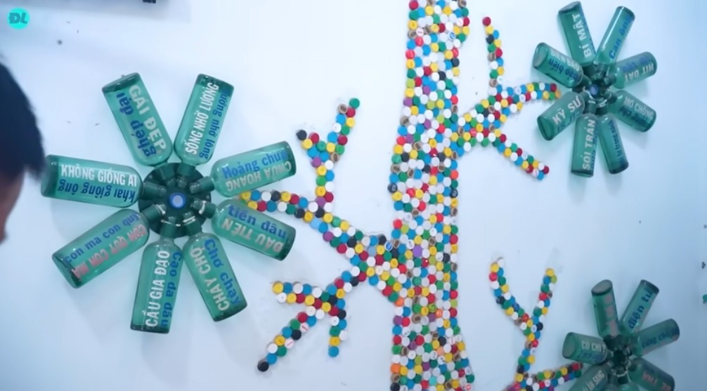 Các loại nắp chai cũng được tận dụng. Ảnh: Độc Lạ Bình Dương