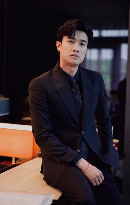 Ngoài các vai diễn gây chú ý, Quốc Trường còn được cho là "đại gia showbiz" khi nắm trong tay hơn 100 chi nhánh mỳ cay khắp cả nước và hai căn biệt thự hoành tráng. Ảnh: FBNV