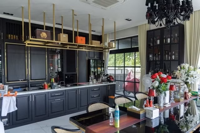 Đồ dùng nhà bếp hầu hết được nhập từ Đức. Ảnh: FBNV