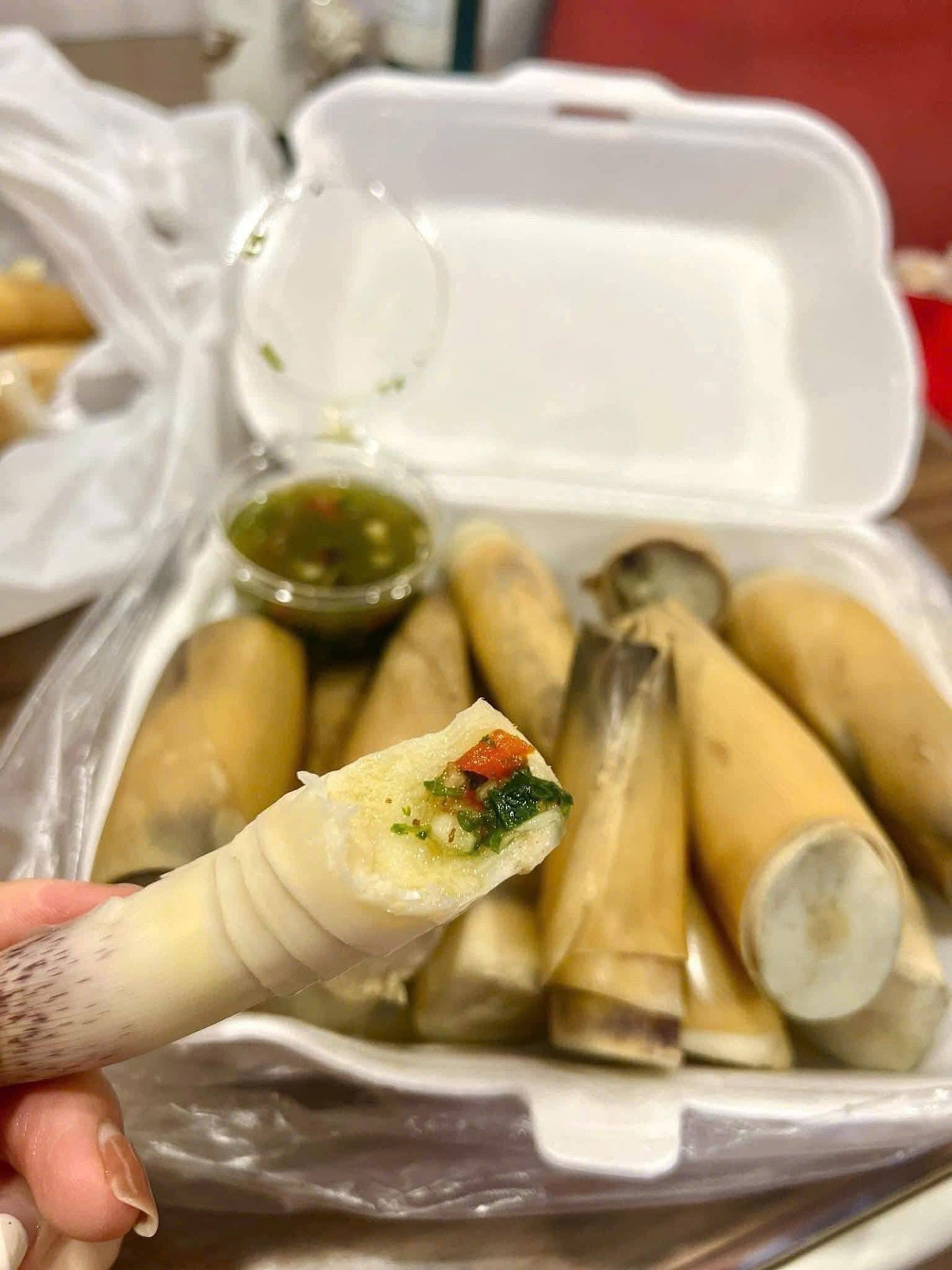 Vì vậy, măng vầu đầu mùa thường được người tiêu dùng ưu ái dù giá cao hơn chính vụ. Ảnh: Facebook