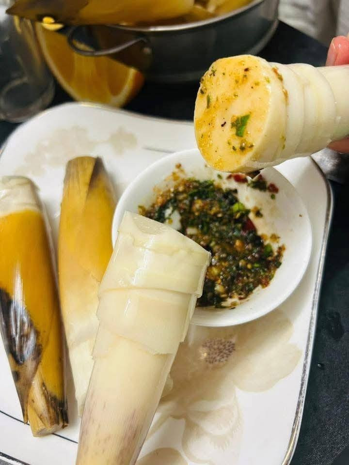 Măng vầu có thể chế biến thành nhiều món quen thuộc như luộc chấm mắm tôm, xào thịt, canh măng nấu xương hay măng om vịt...Ảnh: Facebook