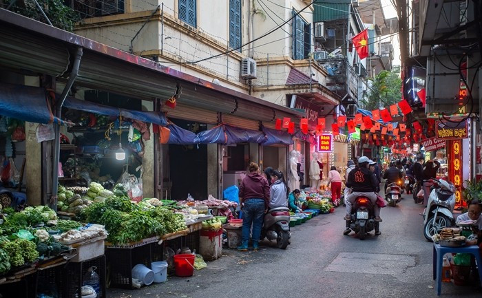 Việc triển khai các giải pháp xử lý chợ cóc, điểm kinh doanh tự phát nhằm thực hiện chỉ đạo của Thành ủy và Hội đồng nhân dân TP trong việc tháo gỡ các điểm nghẽn về trật tự đô thị. Ảnh: Vietnamnet