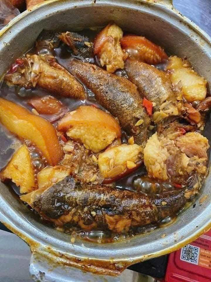 Bống tượng có kích thước lớn nhất trong họ cá bống nước ngọt, phổ biến từ 100 đến 200 gram mỗi con. Những cá thể lớn có thể đạt 0,5–1 kg, thậm chí có con lên tới 5 kg. Ảnh: Facebook