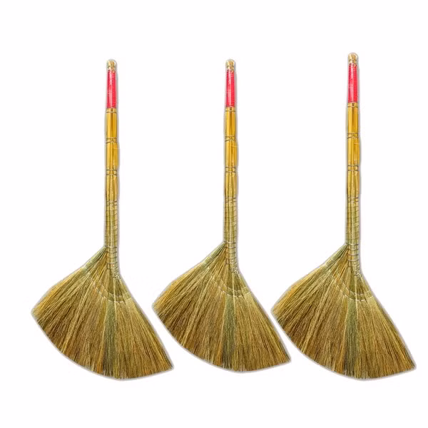 Tại Hàn Quốc, chổi đót Việt Nam có giá lên tới 76.200 Won (gần 1,6 triệu đồng). Ảnh: Internet