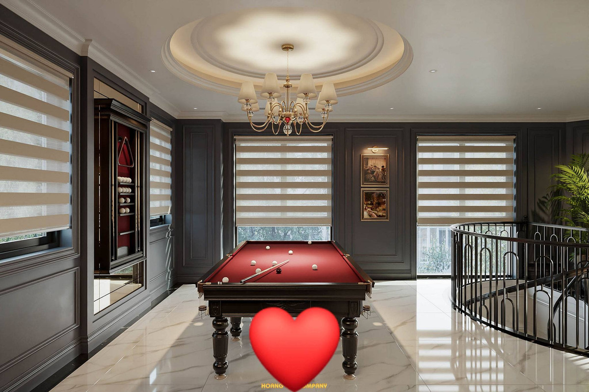 Tại đây đặt bàn billiards với mặt đỏ đô nổi bật, mang đậm nét quý tộc cổ điển phương Tây. Ảnh: FBNV