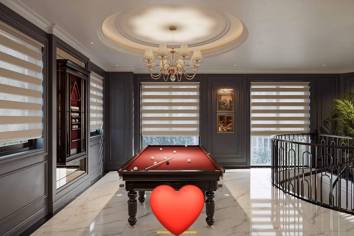 Tại đây đặt bàn billiards với mặt đỏ đô nổi bật, mang đậm nét quý tộc cổ điển phương Tây. Ảnh: FBNV