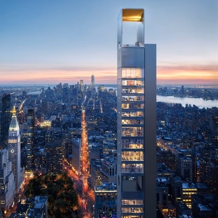 Tòa tháp siêu mảnh tại Midtown Manhattan (Mỹ) cao 305 mét, gồm các căn hộ chiếm trọn một tầng và đài quan sát trên đỉnh. Dự án được xây dựng trên khu đất của hai công trình cũ đã tháo dỡ, đồng thời tích hợp một tòa nhà đá vôi 12 tầng vào phần khối đế. Ảnh: Dezeen