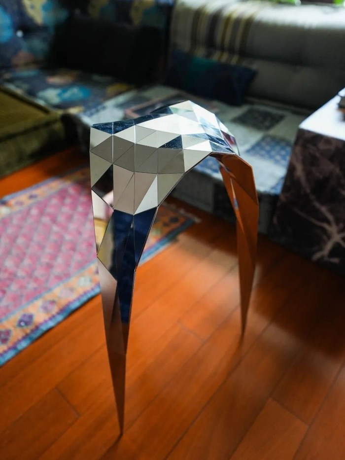 Gia chủ còn sử dụng hết đồ sưu tầm trong sinh hoạt hàng ngày, không để "nằm im" trong tủ. Ảnh: Sina