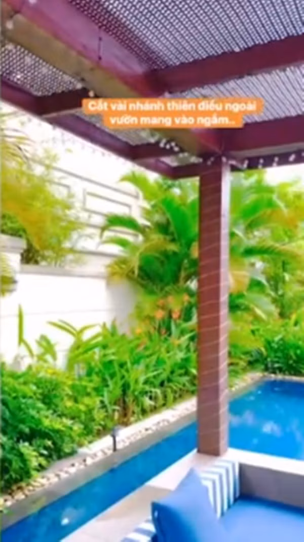 Đây là không gian lý tưởng để gia đình nữ diễn viên trốn cái nóng gay gắt của mùa hè. Ảnh chụp màn hình