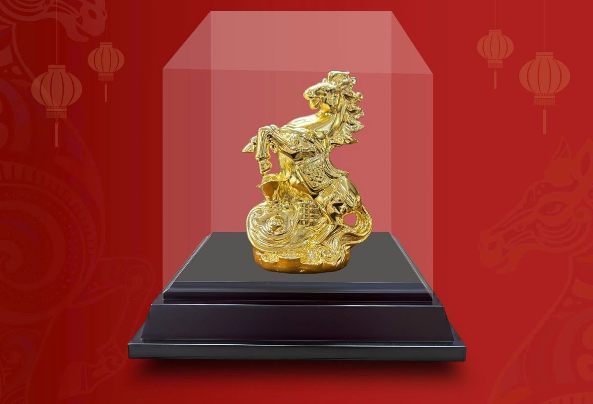 Các mẫu tượng ngựa phát tài bằng đồng mạ vàng Nano có giá từ 1,5 - 3 triệu đồng. Ảnh: Kinggold