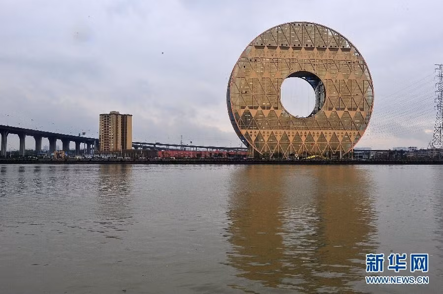 Dù rất nổi tiếng song tại Trung Quốc, tòa nhà này từng được bình chọn là “tòa nhà xấu xí nhất”. Ảnh: News