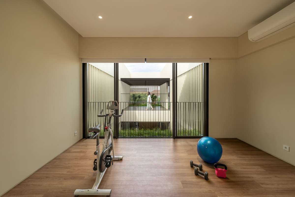 Tầng 4 được thiết kế như một không gian thư giãn và đa chức năng, kết hợp giữa giải trí, làm việc và tiện ích. Ảnh: Arte Haus