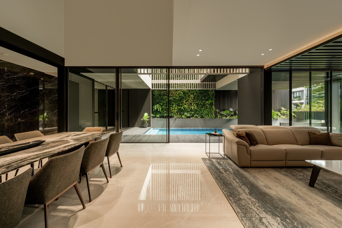 Khu vực dịch vụ được tích hợp hiệu quả ở phía sau, đảm bảo ánh sáng ban ngày và sự lưu thông không khí đến tất cả các khu vực chức năng. Ảnh: Arte Haus