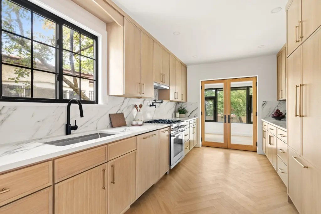 View - Cận cảnh ngôi nhà thơ ấu của ông Trump rao bán hơn 60 tỷ đồng | Báo Tri thức và Cuộc sống - TIN TỨC PHỔ BIẾN KIẾN THỨC 24H