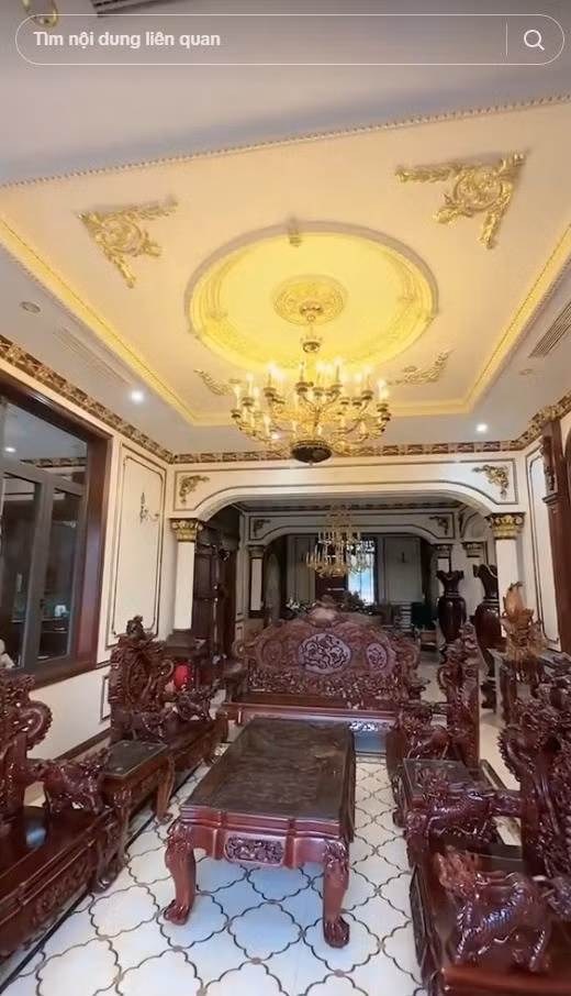 Không chỉ bên ngoài bề thế, nội thất trong biệt thự cũng vô cùng sang trọng. Ảnh chụp màn hình