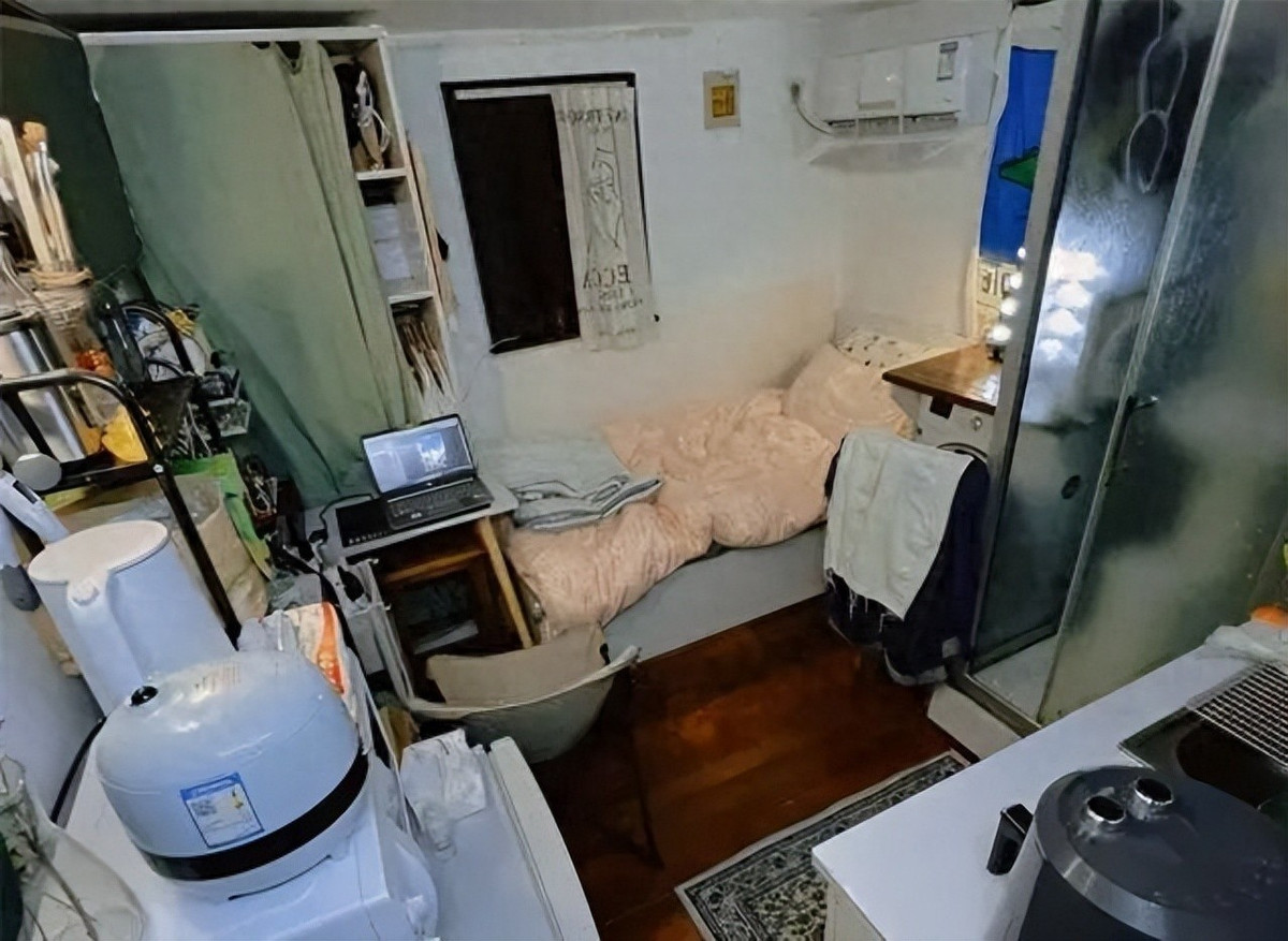 Mới đây, một căn hộ cho thuê ở Hong Kong gây chú ý trên mạng xã hội khi diện tích chỉ vỏn vẹn 5m2 có giá thuê khoảng 4.000 đô la Hồng Kông/tháng (tương đương khoảng 13,5 triệu đồng). Ảnh: Toutiao