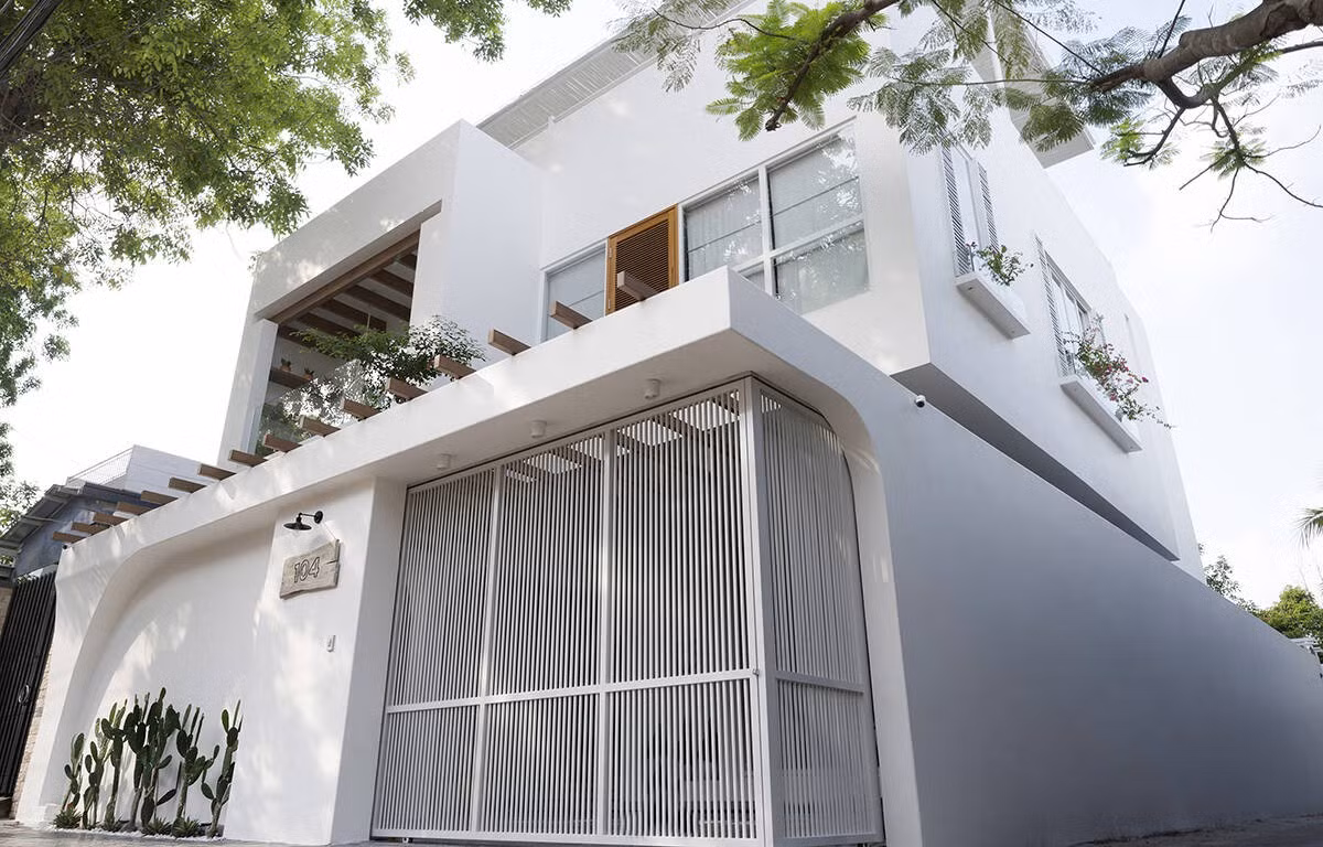 Không chạy theo xu hướng phô trương hay cầu kỳ trong hình thức, kiến trúc sư chọn giải pháp tối giản về thị giác nhưng giàu chiều sâu trải nghiệm. Ảnh: Goku