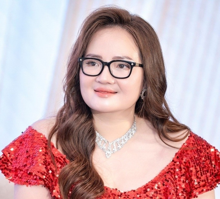 Trước khi bị bắt hồi đầu tháng 10, Hoàng Hường luôn xây dựng hình ảnh nữ doanh nhân thành đạt, giàu có trên mạng xã hội. Ảnh: Facebook