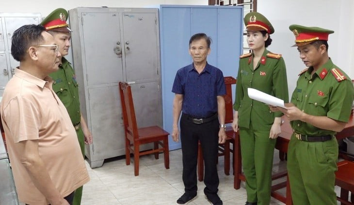 Tháng 8 vừa qua, ông Cao Tiến Đoan bị khởi tố, bắt tạm giam vì vi phạm quy định về kế toán gây hậu quả nghiêm trọng. Ảnh Công an tỉnh Thanh Hóa