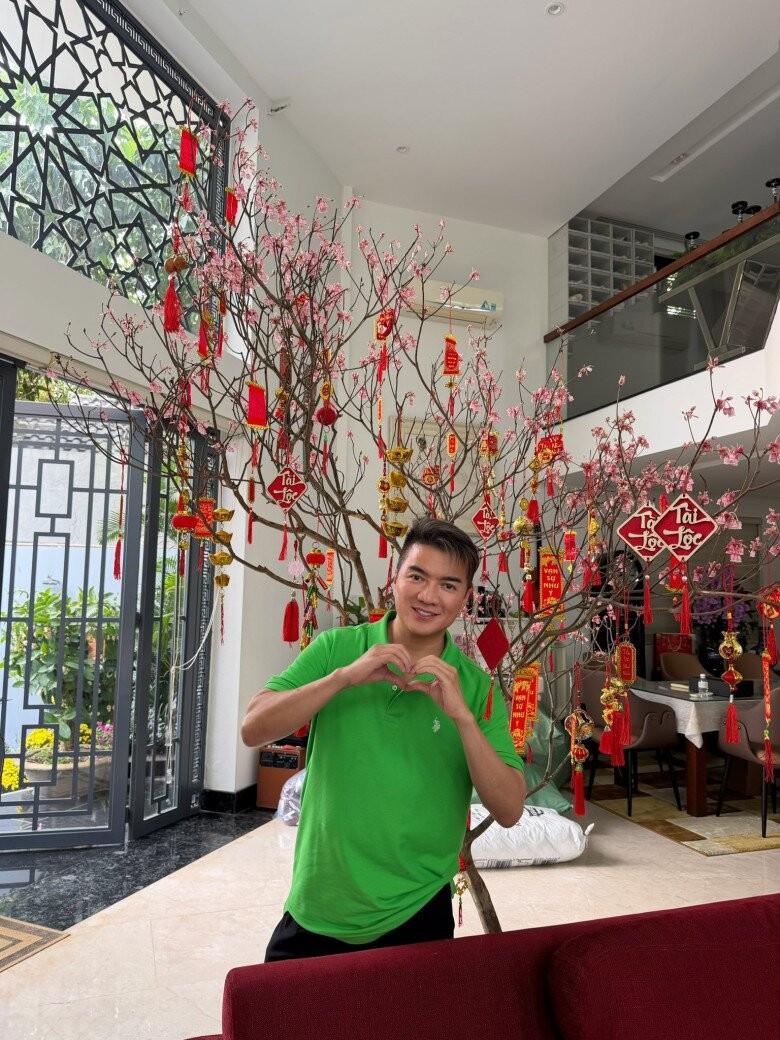 Bức ảnh hé lộ một góc nhà rộng rãi của "ông hoàng nhạc Việt". Ảnh: FBNV